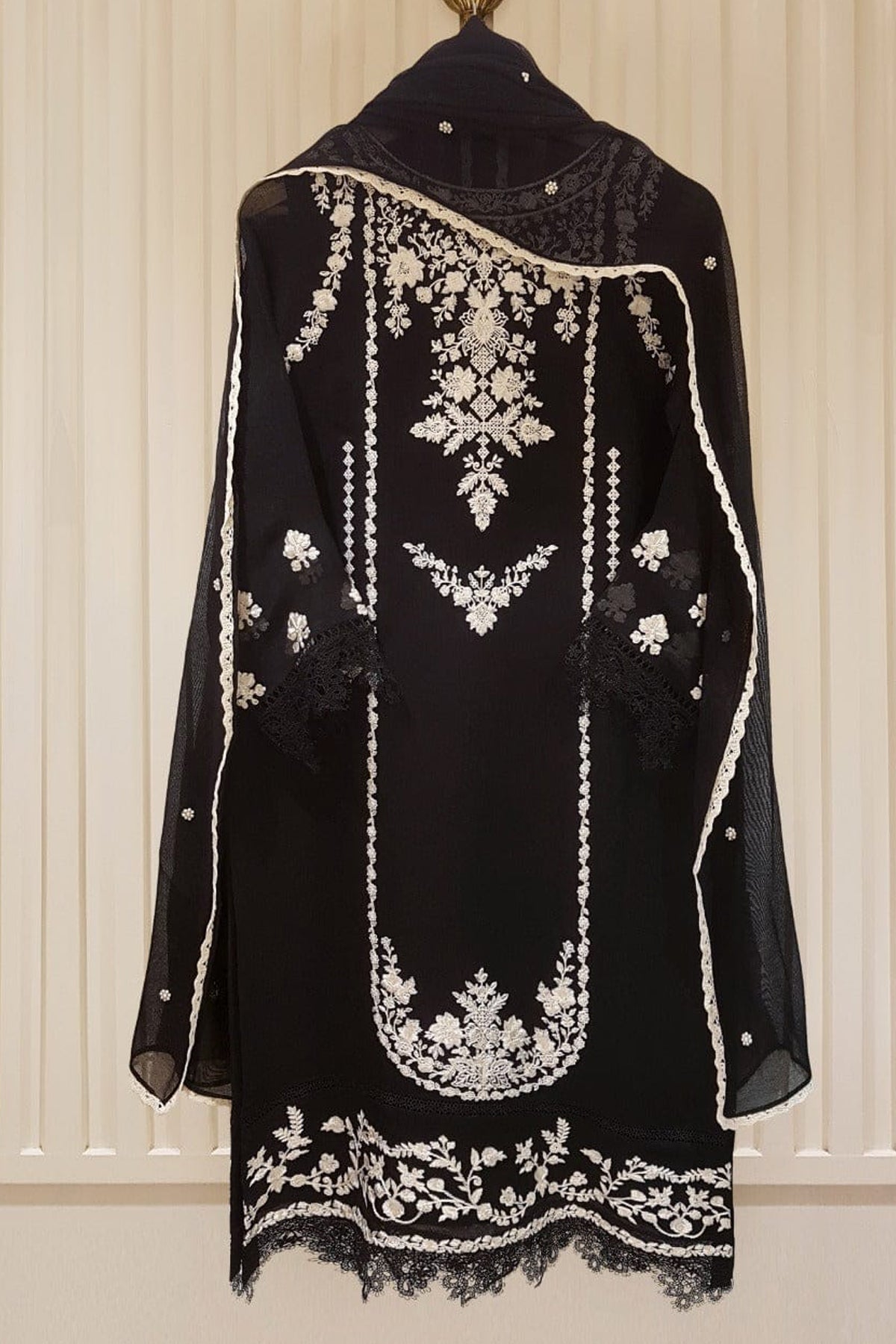 Agha Noor Heavy Embroidered with Embroidered Organza dupatta- NA1680 Natives Agha Noor Heavy Embroidered with Embroidered Organza dupatta- NA1680 Natives